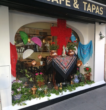 Tole&apos;s Plaza Bar restaurante
